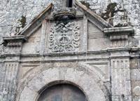 Escudo de Oseira en la Iglesia de Lamas